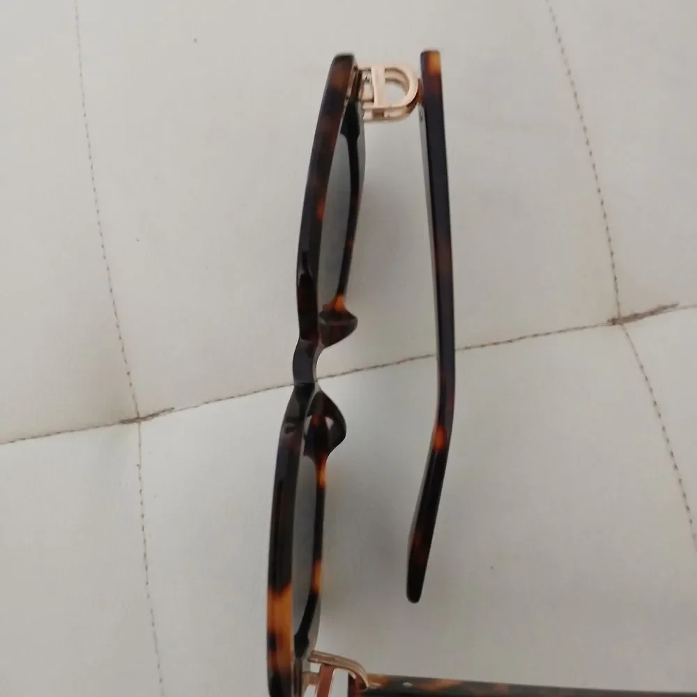 Tortoise Shell Square Sunglasses - Picture 4 of 6